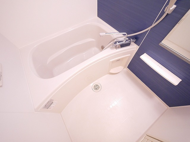 ウエストメゾンＢの浴室|落ち着いた空間のお風呂です