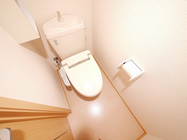 ウエストメゾンＢのトイレ|落ち着いた色調のトイレです