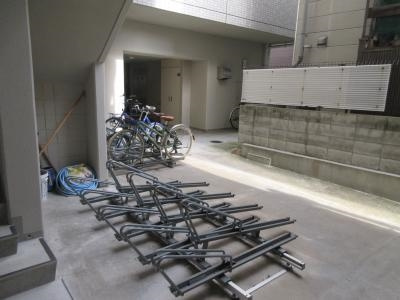 リヴェール綾堀川の駐車場|駐輪場