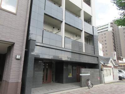 リヴェール綾堀川のエントランス