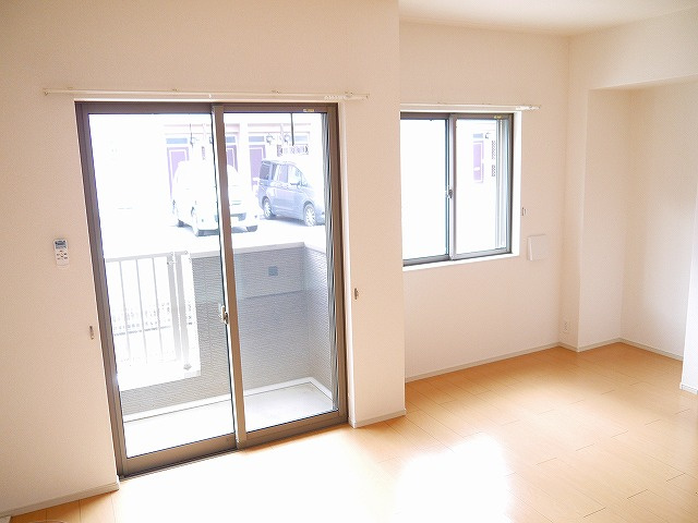 ランドマーク桜井　Ⅱの居間・リビング|ゆったりとしたリビングです