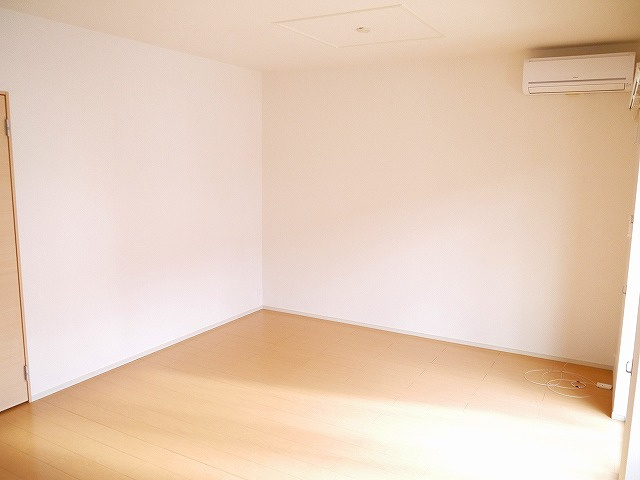 ランドマーク桜井　Ⅱの居間・リビング|ゆったり過ごせる居間です