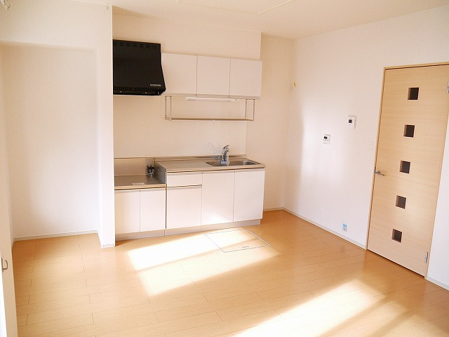 ランドマーク桜井　Ⅱの居間・リビング|使いやすいリビングです