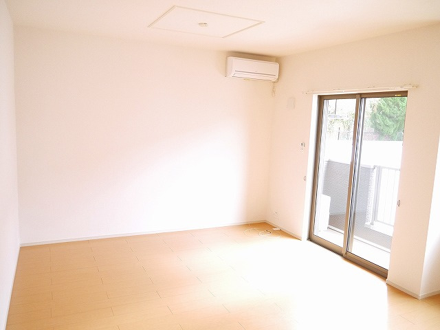 ランドマーク桜井　Ⅱの居間・リビング|ゆったり過ごせる居間です