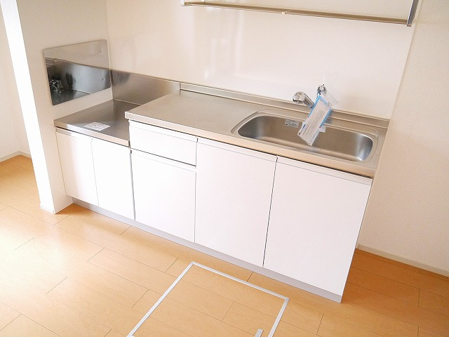 ランドマーク桜井　Ⅱのキッチン|コンパクトなキッチンで掃除もラクラク