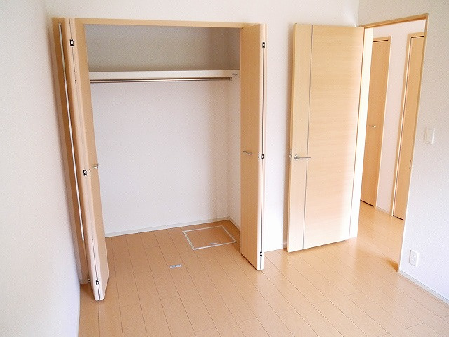 ランドマーク桜井　Ⅱの寝室|落ち着いた色調の洋室です