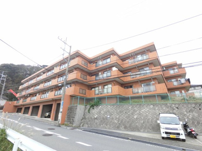 【その他共用部分】 | ライオンズマンション金沢文庫第3 | 違う角度から見た外観です。
しっかり修繕されてります。