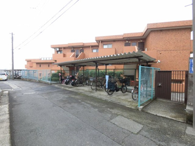 【その他共用部分】 | ライオンズマンション金沢文庫第3 | 自転車置き場です。
バイクも置けます。