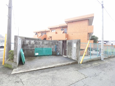 【その他共用部分】 | ライオンズマンション金沢文庫第3 | ゴミ置き場です。
敷地内にあるのでゴミ出しが楽ちんです。