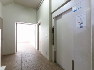 【その他共用部分】 | グリーンコーポ谷津坂 | お買い物時やベビーカーの出し入れに便利なエレベーター付。