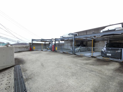 【駐車場】 | ランドシティ海の公園オーシャンビュー | 機械式駐車場です。
お車をお持ちの方も安心です。