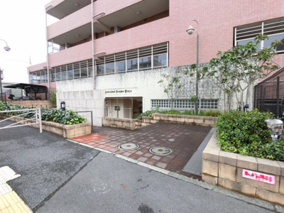 【エントランス】 | 能見台三和プラザ | 日勤管理なのでエントランスもきれいです。