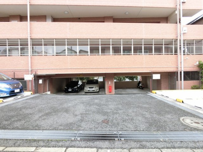 【駐車場】 | 能見台三和プラザ | 駐車場です。
お車をお持ちの方も安心です。