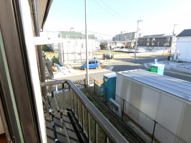 アムールもみの木のバルコニー