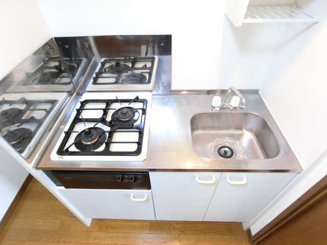 アムールもみの木のキッチン