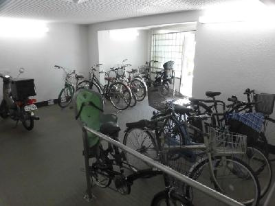 レックスアベニュー四条大宮の駐車場|駐輪場