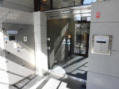 レックスアベニュー四条大宮のエントランス