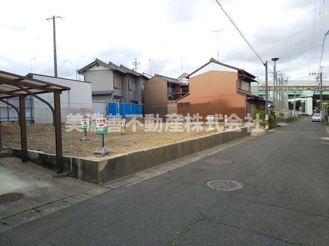 ５３８１３　岐阜市大縄場分譲地の前面道路含む現地写真