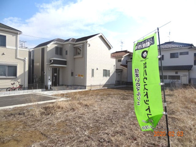 【外観】 | さいたま市緑区三室　住宅性能評価書付新築分譲住宅全２棟 | 白を基調とした外観は威風堂々。
南向きなので全居室陽当たり良好です。
