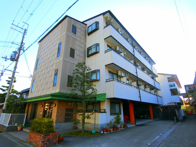 マンション福寿の外観