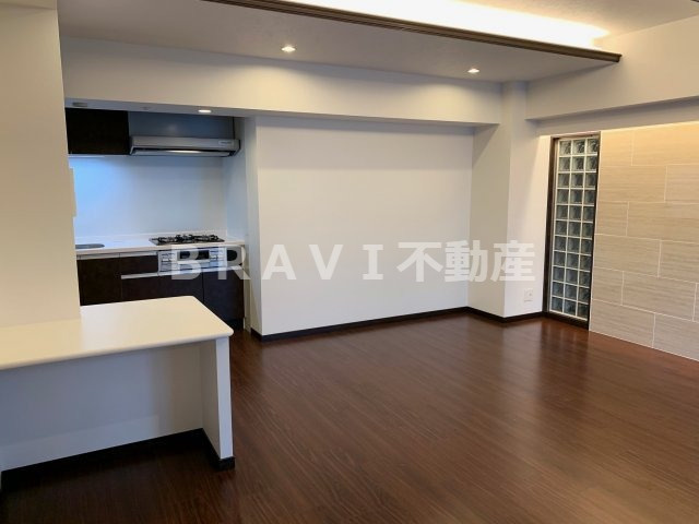 B-PROUD天満橋（ビープラウドテンマバシ）　BRAVI不動産の居間・リビング|【B-PROUD天満橋】おしゃれなリビングです