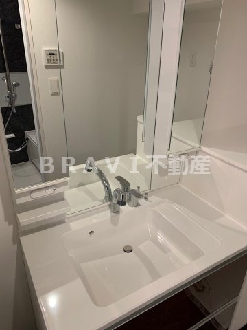 B-PROUD天満橋（ビープラウドテンマバシ）　BRAVI不動産の独立洗面台|【B-PROUD天満橋】独立洗面化粧台が付いています