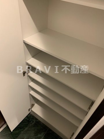 B-PROUD天満橋（ビープラウドテンマバシ）　BRAVI不動産の収納|【B-PROUD天満橋】シューズボックス