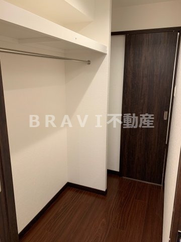 B-PROUD天満橋（ビープラウドテンマバシ）　BRAVI不動産の収納|【B-PROUD天満橋】ウォークインクローゼット