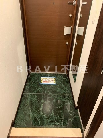 B-PROUD天満橋（ビープラウドテンマバシ）　BRAVI不動産の玄関|【B-PROUD天満橋】明るい玄関です