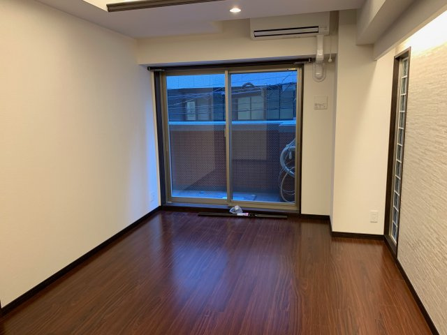 B-PROUD天満橋（ビープラウドテンマバシ）　BRAVI不動産の洋室|【B-PROUD天満橋】落ち着いた色調の洋室です