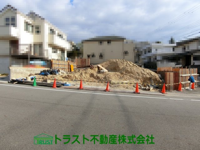 明石市松が丘3丁目　2号棟　新築戸建の前面道路含む現地写真