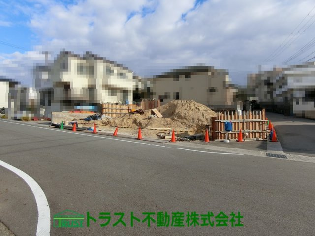 明石市松が丘3丁目　2号棟　新築戸建の前面道路含む現地写真