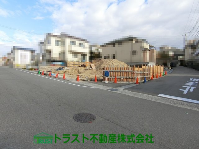明石市松が丘3丁目　2号棟　新築戸建の前面道路含む現地写真