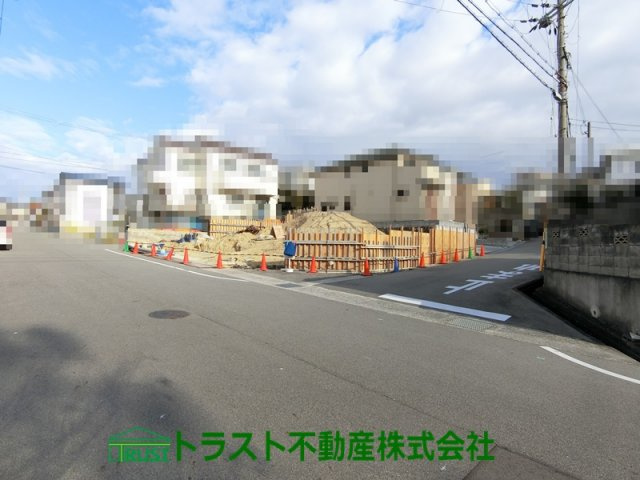 明石市松が丘3丁目　2号棟　新築戸建の前面道路含む現地写真