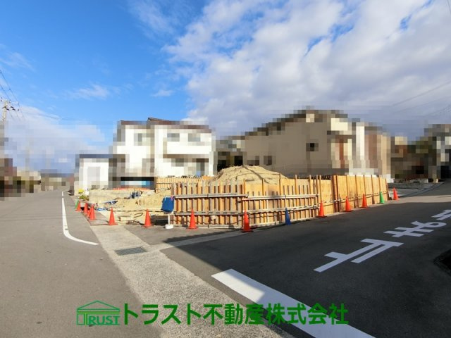 明石市松が丘3丁目　2号棟　新築戸建の前面道路含む現地写真