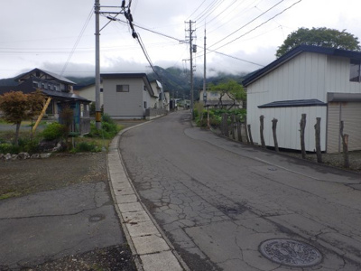 【前面道路含む現地写真】 | 鹿角市花輪字刈又・中古住宅