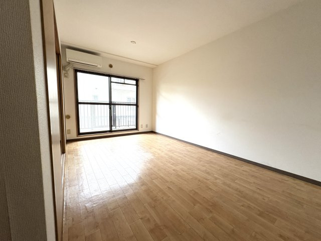 ファミールグランの居間・リビング