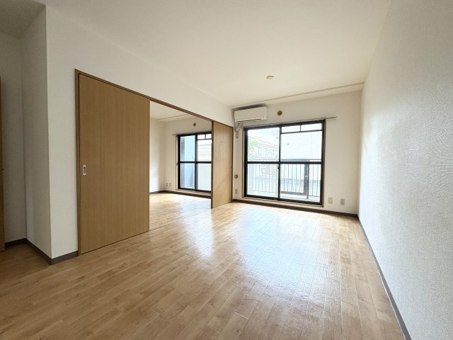 ファミールグランの居間・リビング