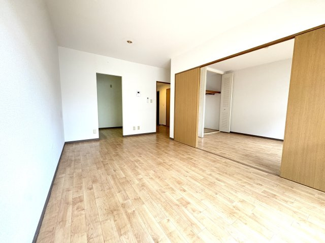 ファミールグランの居間・リビング