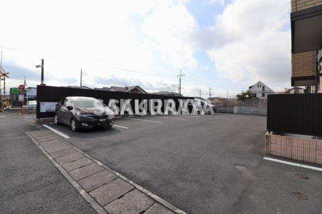 ロトンドの駐車場