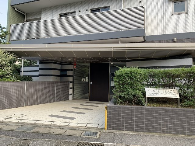 レクセルプラザ船橋薬園台　３階部分のエントランス