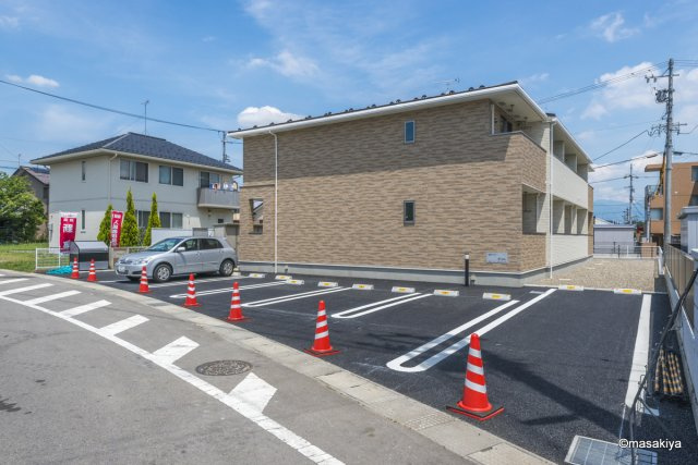 タッセルの駐車場