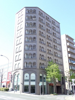 【外観】 | ロイヤルパレスセンター南 | ブルーライン・グリーンライン「センター南」駅より徒歩2分！「センター北」駅も徒歩圏内です♪通勤通学・お買い物に便利な立地の10階建てマンションです♪