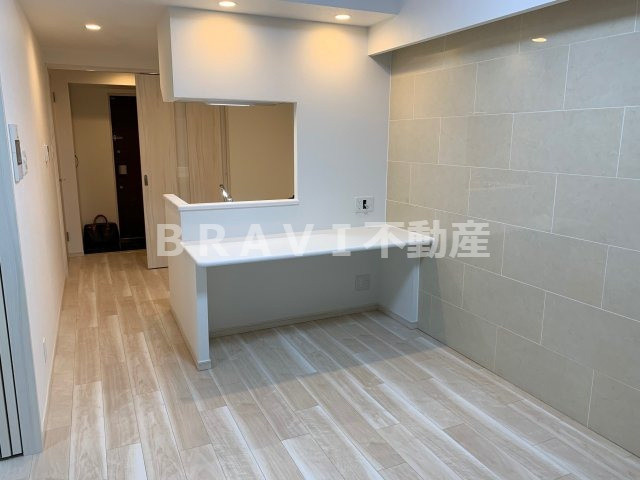 スプランディッド安土町　BRAVI不動産の居間・リビング|【スプランディット安土町】落ち着いた色調のトイレです