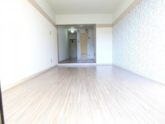 ロードサイドサガの居間・リビング|同物件別部屋イメージ写真