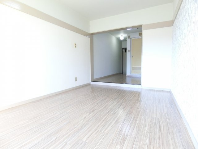 ロードサイドサガの洋室|同物件別部屋イメージ写真