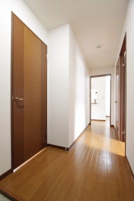 【玄関】 | プリムローズ３番館 | 明るい玄関です