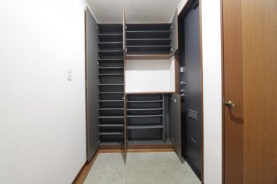 【玄関】 | プリムローズ３番館 | 収納もある玄関です