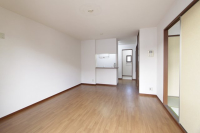 【居間・リビング】 | プリムローズ３番館 | ゆったり過ごせるリビングです