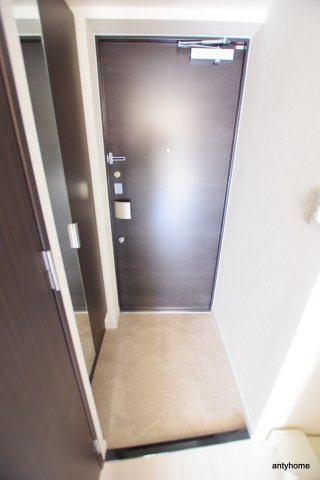 プレサンス難波インフィニティ　仲介手数料無料の玄関